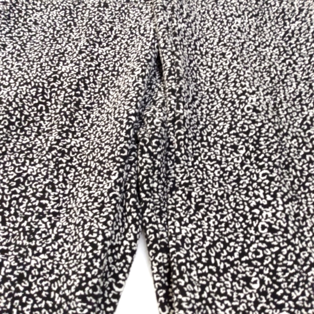 ANTHRPPOLOGIE BLACK AND WHITE CROP FLARED PANTS SIZE SMALL